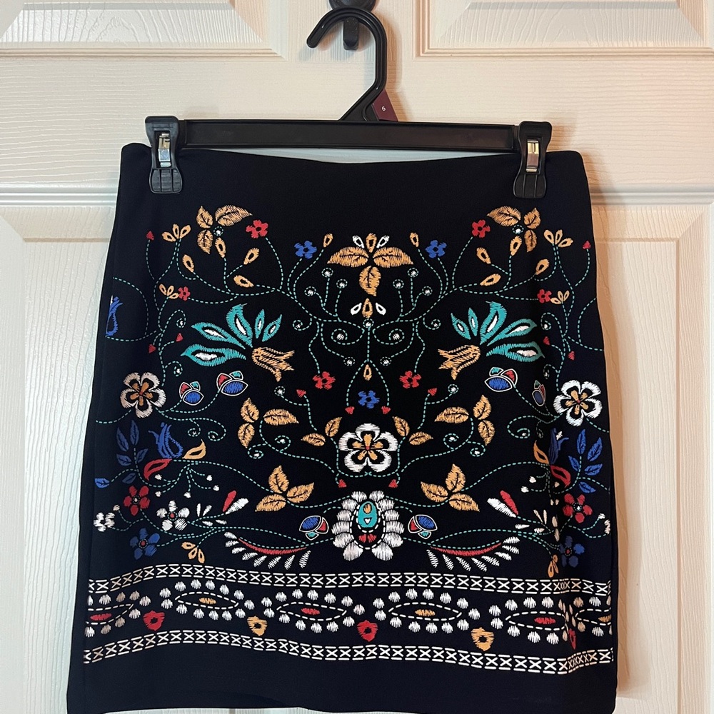 SHEIN Black Pencil Skirt with Multicolor Embroidery